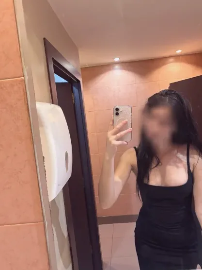Charlotte, 18