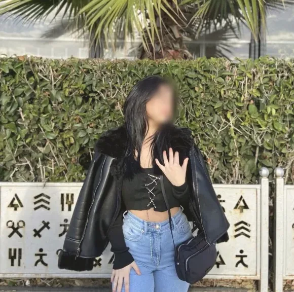 Molly, 19